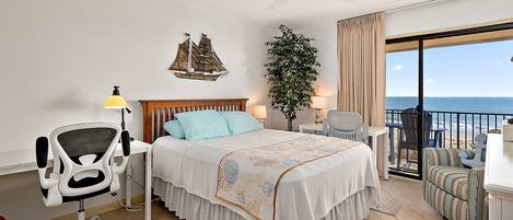 Escritorio, tabla de planchar con plancha, wifi gratis y ropa de cama