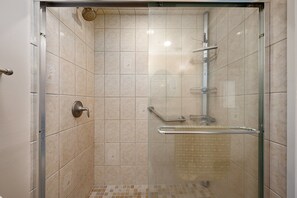 Shower, towels - Oceanfront 2 Bed/2 Bath, Sleeps 8 (Ocean City)
