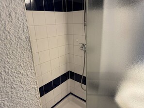 Bathroom - HOLIDAYLAND VILLA 207 RESIDENCE LES JARDINS D'ULYSSE AIR CONDITIONED 3 BEDROOMS 60 m2 (NARBONNE PLAGE)