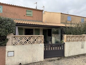 Exterior - HOLIDAYLAND VILLA 207 RESIDENCE LES JARDINS D'ULYSSE AIR CONDITIONED 3 BEDROOMS 60 m2 (NARBONNE PLAGE)