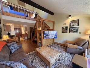 Smart TV - Cozy Loft at Tamarron Lodge, Pool, Hot Tub, Tennis, Golf, & Dining (Durango)