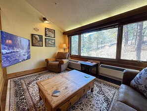 Smart TV - Cozy Loft at Tamarron Lodge, Pool, Hot Tub, Tennis, Golf, & Dining (Durango)