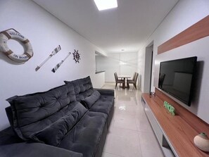 TV - Apartment in Praia Grande, Aviação - Beautiful and Cozy (Praia Grande)