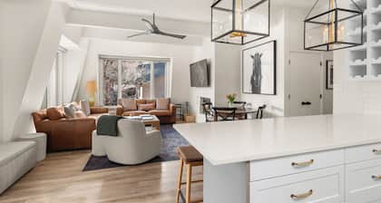 Top-Floor Aspen Condo One Block from Gondola with Fireplace & Vaulted Ceilings