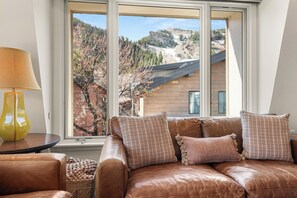 TV, fireplace - Top-Floor Aspen Condo One Block from Gondola with Fireplace & Vaulted Ceilings (Aspen)