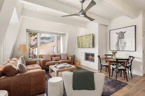 TV, fireplace - Top-Floor Aspen Condo One Block from Gondola with Fireplace & Vaulted Ceilings (Aspen)