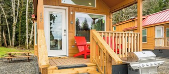 Rainforest Tiny Home Retreat Abstract Modern