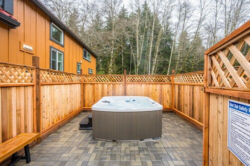 Rainforest Tiny Home Retreat Abstract Modern