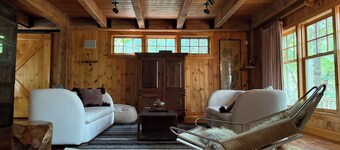 Beach lodge with private beach-2.5 acres of quiet nature,4 beds, chef’s kitchen