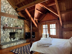 4 habitaciones, tabla de planchar con plancha, wifi y ropa de cama 