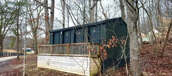 Glamping Tent in Red River Gorge w/ Heater and Hot Tub