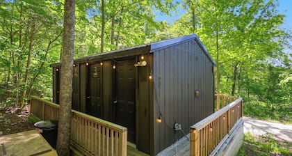 Glamping Tent in Red River Gorge w/ Heater and Hot Tub