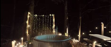 Bañera de hidromasaje al aire libre