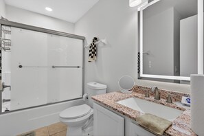 Hårtørrer, håndklæder, Sæbe, Toiletpapir