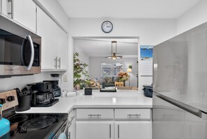 Microones, forn, placa de cuina i rentaplats 