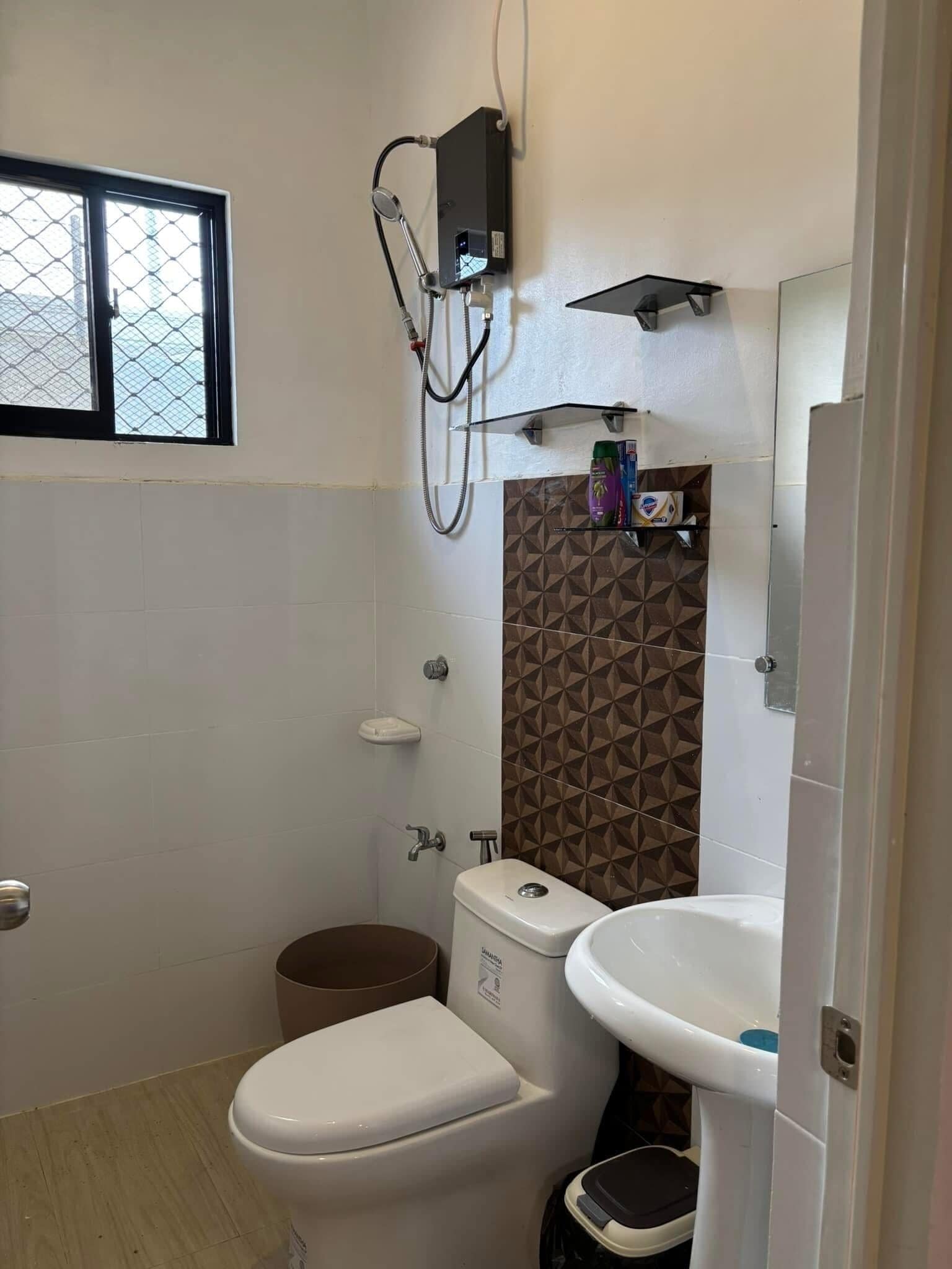 Dusche, Bidet, Handtücher, Seife