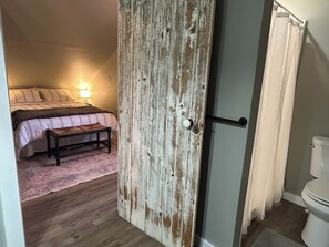1 bedroom, iron/ironing board, WiFi, bed sheets - Private Loft Retreat Near Gettysburg & Harrisburg, Thoughtfully Appointed (Dillsburg)