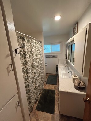 Hårtørrer, håndklæder, Sæbe, Toiletpapir