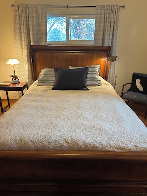 2 عدّة غرف نوم ومكواة/لوح كي وواي فاي وملاءات أسرّة