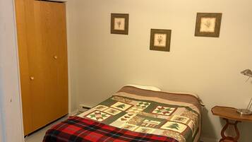 1 bedroom, free WiFi, bed sheets