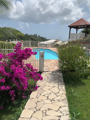 Quiet, comfortable house- 2 air-conditioned bedrooms- close to Sainte Luce