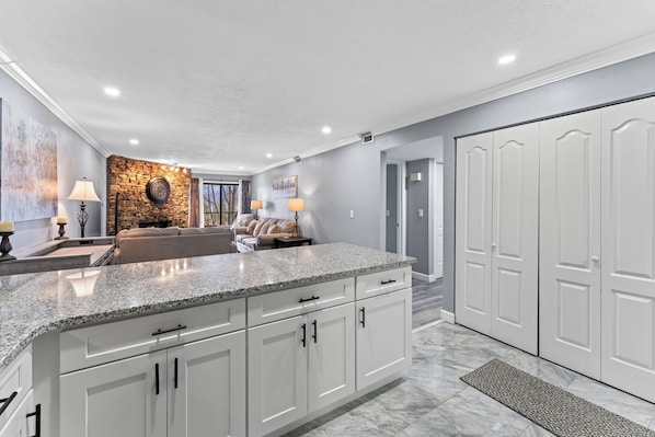 Interior - upgraded 2 bed condo close to old dollywood entrance. (Pigeon Forge)