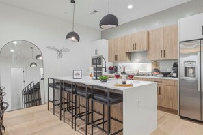 Interior - Modern Dallas Townhome • Skyline Rooftop • Grill • Garage • Sleeps 12 (Dallas)