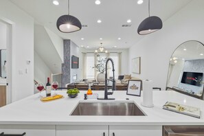 Dining - Modern Dallas Townhome • Skyline Rooftop • Grill • Garage • Sleeps 12 (Dallas)