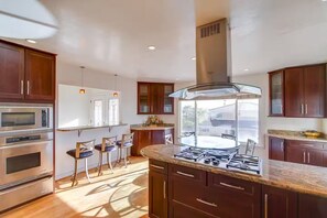 Private kitchen - Bayside Retreat (San Diego)