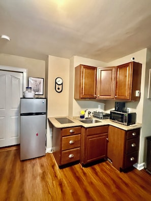 Private kitchen - Cozy Mother–Daughter Efficiency Private Entrance Quiet Residential Setting (Boonton)