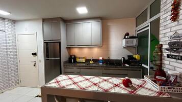 Family Apartment, 2 Bedrooms, Balcony, City View | Private kitchen