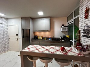 Family Apartment, 2 Bedrooms, Balcony, City View | Private kitchen - Cobertura Caju  (Florianópolis)