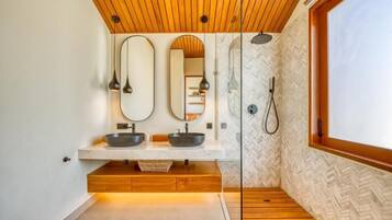 Luxury Villa, Lanai | Bathroom