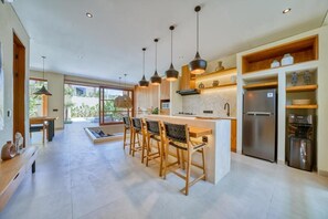 Luxury Villa, Lanai | Private kitchen - Socis Del Boti Villas (Ungasan)
