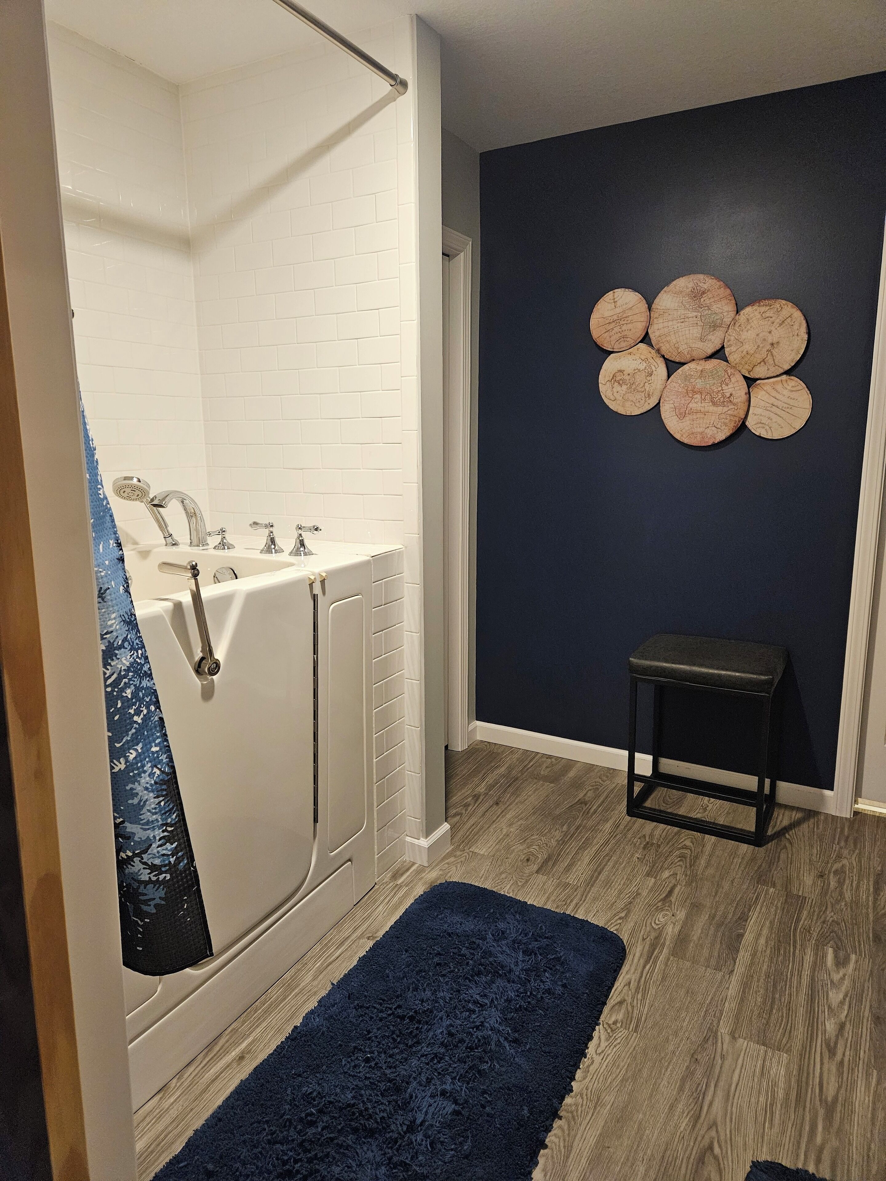 Jetted bath, hair dryer, towels, soap