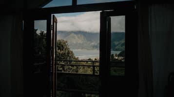 Deluxe Tree House, 1 Queen Bed, Balcony, Mountain View | Free WiFi