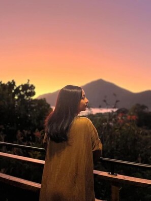 Tree House Deluxe, 1 grand lit, balcon, vue montagne | Vue sur les montagnes