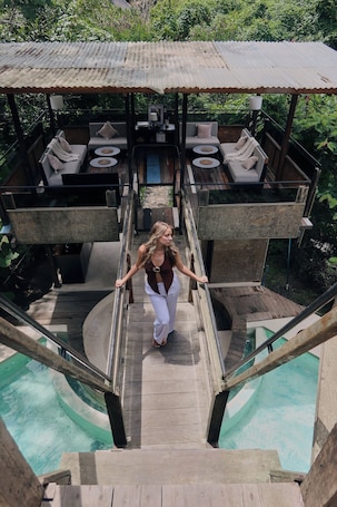 Deluxe Tree House, 1 Queen Bed, Balcony, Mountain View | Living area. Nirata Treehouse Kintamani