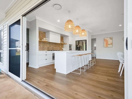 The Greenview - Contemporary Village Retreat