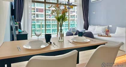 Palazio Mount Austin by Stayrene