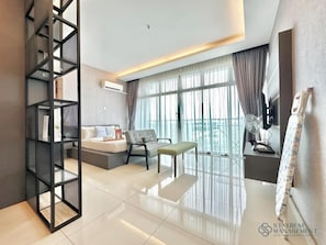 Deluxe Studio, 1 Queen Bed, Balcony, Lake View | Blackout curtains, iron/ironing board, free WiFi - Palazio Mount Austin by Stayrene  (Johor Bahru)