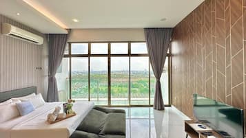 Superior Studio, 1 Queen Bed, Balcony, City View | Blackout curtains, iron/ironing board, free WiFi