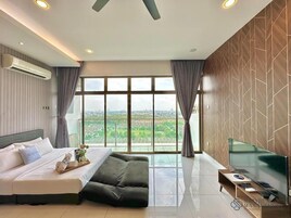 Cortinas blackout, tabla de planchar con plancha y wifi gratis 