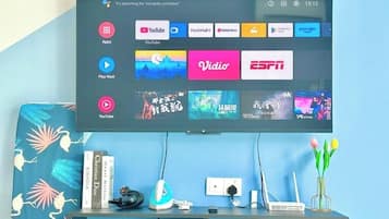 Estudi clàssic, 2 llits de matrimoni, balcó, vistes a la piscina | Interior