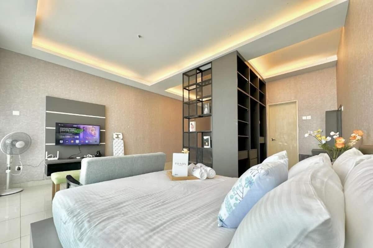 Blackout curtains, iron/ironing board, free WiFi