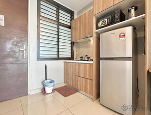 Estudio Deluxe, 1 cama Queen size, balcón, vista al lago | Cocina privada