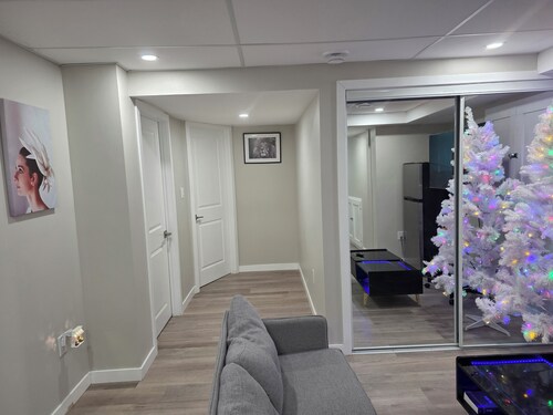Serene 2-bedroom lodge with AC in charming Winnipeg