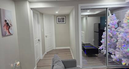 Serene 2-bedroom lodge with AC in charming Winnipeg