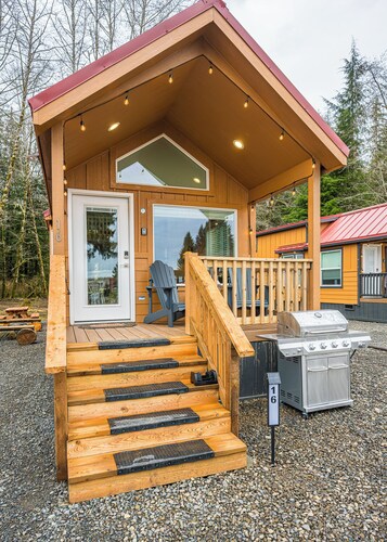 Rainforest Tiny Home Retreat Floral Cottage