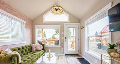 Rainforest Tiny Home Retreat Floral Cottage
